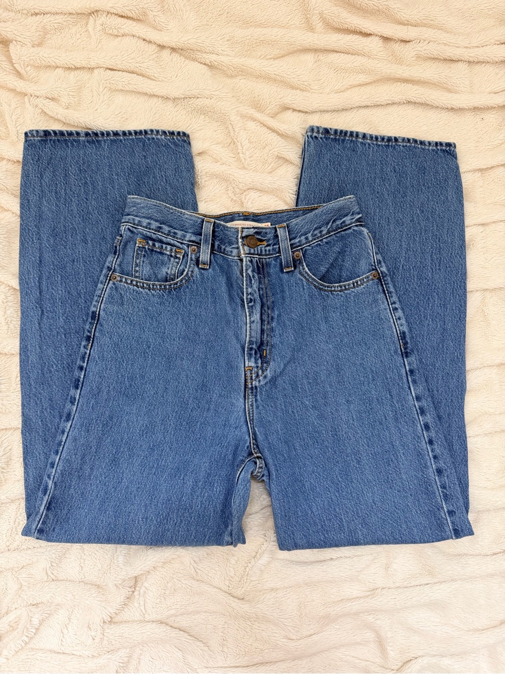 Levi’s High-Waisted Straight medium wash denim straight-leg jeans Sz 25 women’s